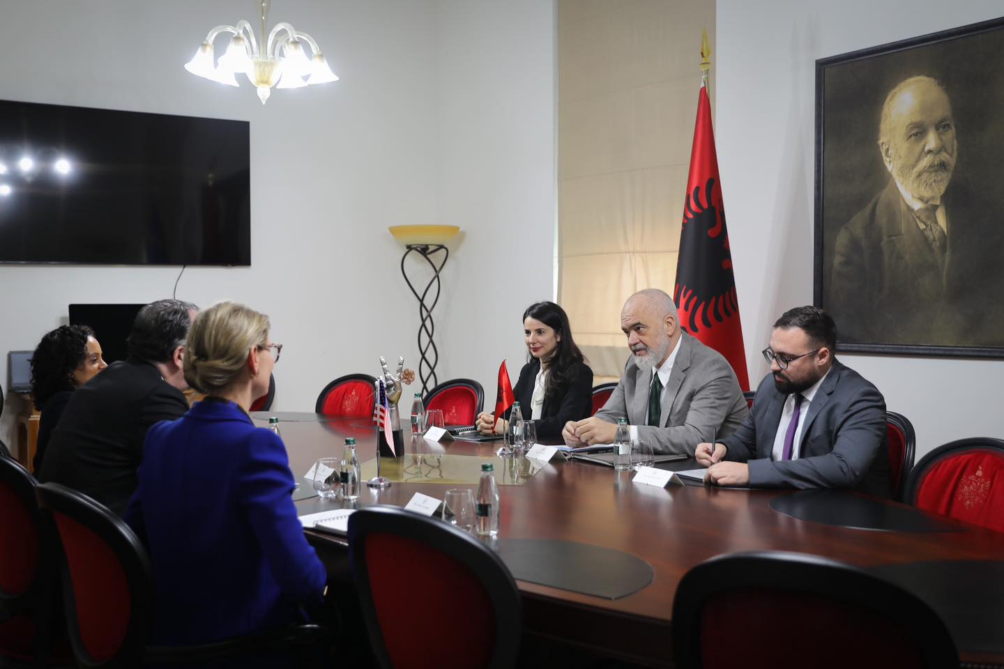 Zbardhet takimi i zyrtarit të lartë të DASH me kryeministrin Rama, ambasada e SHBA: Me rëndësi transparenca në reformën në drejtësi, forcim i përpjekjeve kundër korrupsionit