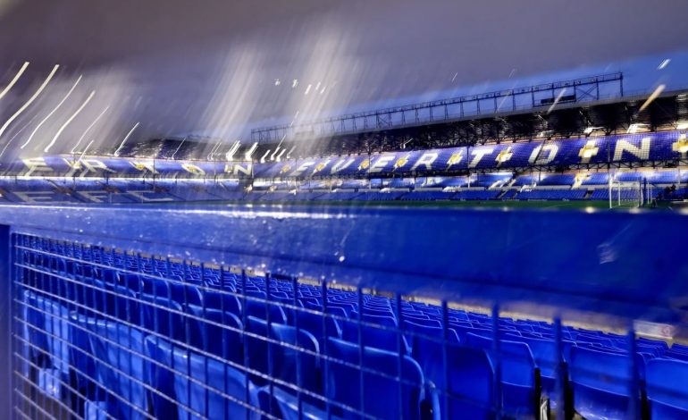 Moti i keq “ndal” Brojën, shtyhet derbi Everton-Liverpool