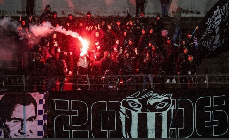 Rivalitet i ndezur mes “Tigrave Verdheblu” dhe “Tirona Fanatics”, dy tifozëritë përplasen në autostradë