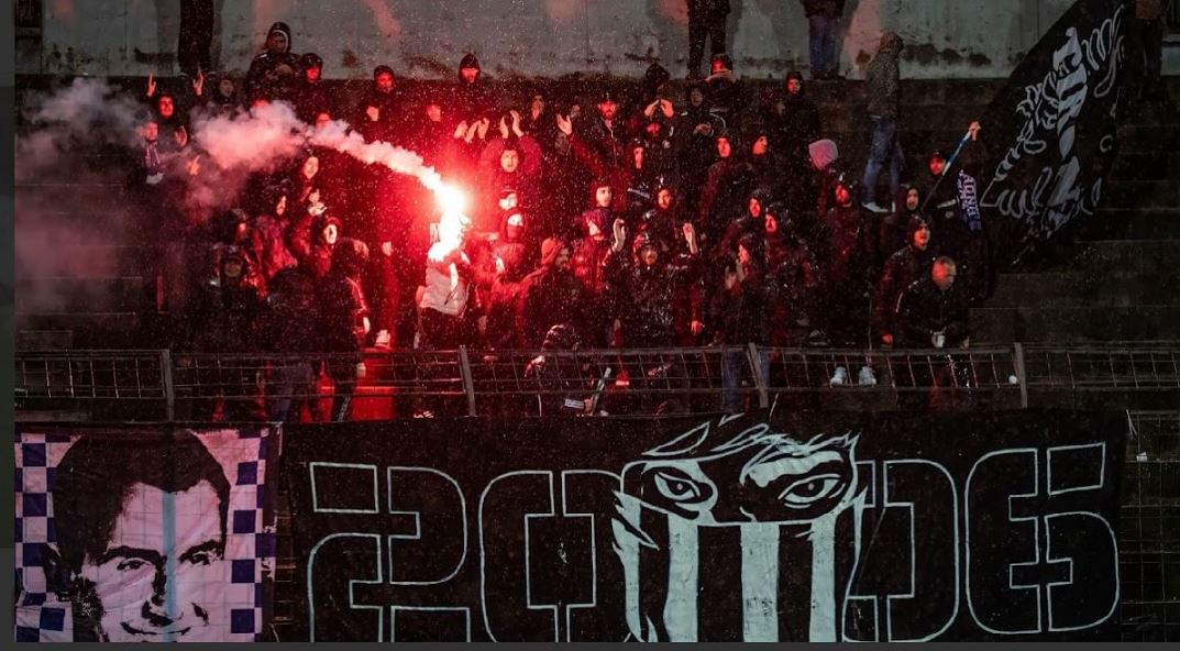 Rivalitet i ndezur mes “Tigrave Verdheblu” dhe “Tirona Fanatics”, dy tifozëritë përplasen në autostradë