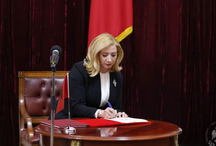 Kërkoi interpretim nga Komisioni i Venecias për përfundimin e mandatit, Gjykata e Lartë nis procedurat për zëvendësimin e Holta Zaçajt si kryetare e Kushtetueses