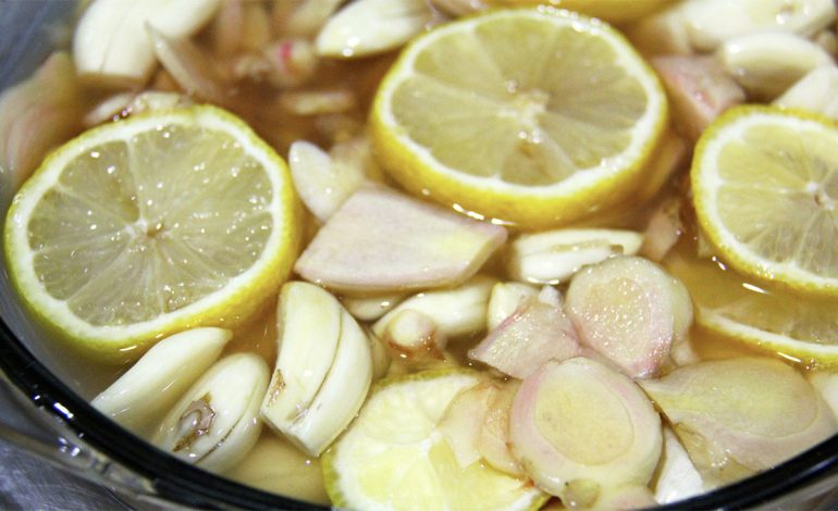 Hudhër me Limon për të Pastruar Enët e Gjakut në 40 Ditë