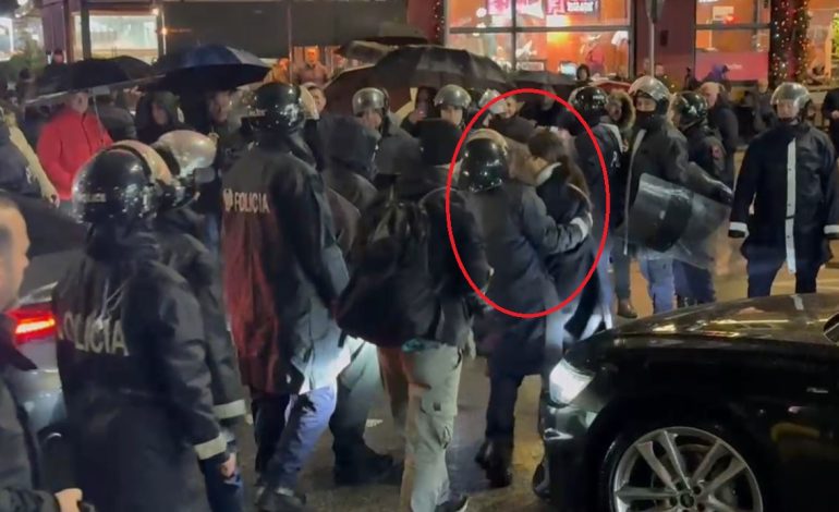 https://gazetashqiptare.al/2024/12/23/video-tensione-ne-proteste-deputetja-ilda-dhori-shtyhet-force-nga-punonjesi-policise/