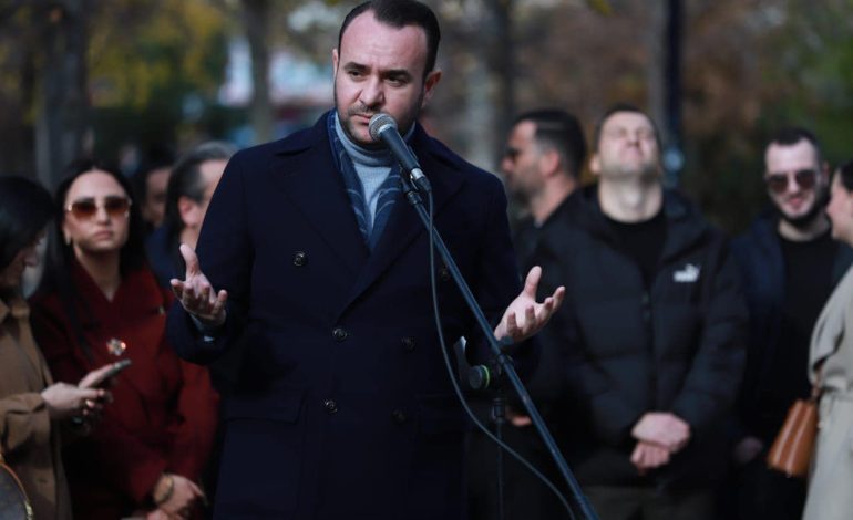 PD nuk do ndalojë protestën as nga reshjet intensive në kryeqytet, Klevis Balliu: Askush nuk ndal dot uraganin e mosbindjes civile