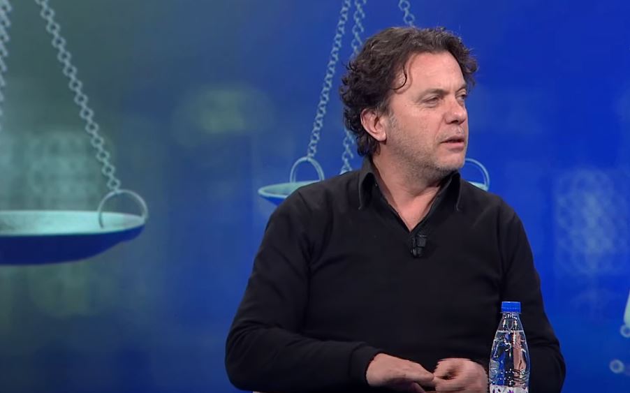 “Drejtësia në Shqipëri ka ngelur jetime!”- Aktori Vasili: Është lodhur Evropa me ne, SHBA-të po na trajtojnë akoma si parfume të shtrenjta që janë në shishe të vogla