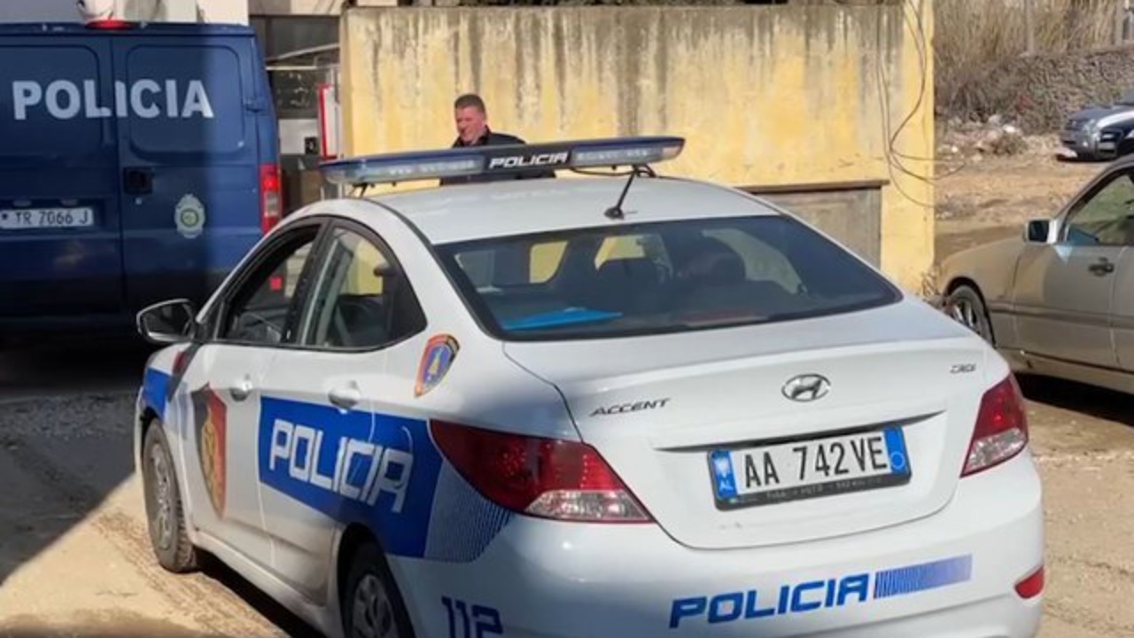 Vetëplagoset me armë zjarri një person në Lezhë