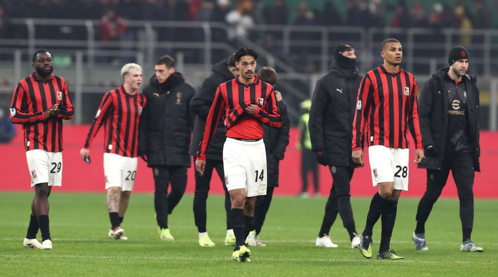 Genoa i prish festën Milanit, tifozët shpërthejnë ndaj ekipit dhe…Ibrës (VIDEO)