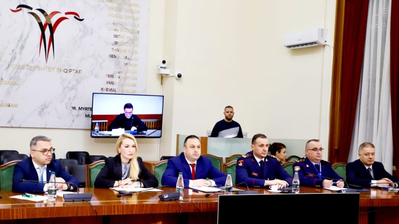 “Rusia luftë hibride në Ballkanin Perëndimor përmes ‘satelitëve’ të saj”, ministri i Brendshëm: 90% e propagandës ruse bëhet në gjuhën serbe! Ka edhe portale në shqip