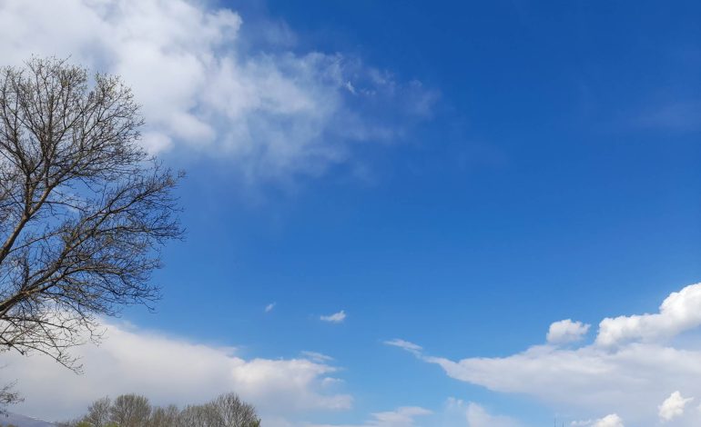 Përmirësohen kushtet atmosferike, parashikimi i motit për ditën e sotme! Temperaturat deri në -2°C, ja zonat ku do të ketë reshje dëbore dhe shiu