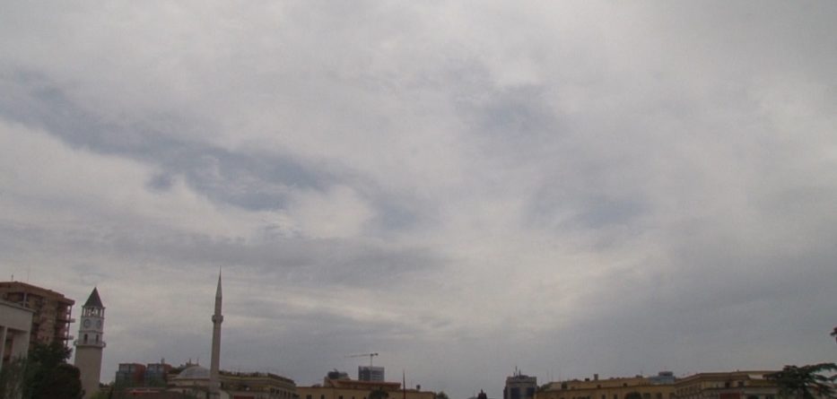 Vranësira kalimtare dhe temperatura deri në -2 gradë Celsius! Ja si parashikohet moti për ditën e nesërme