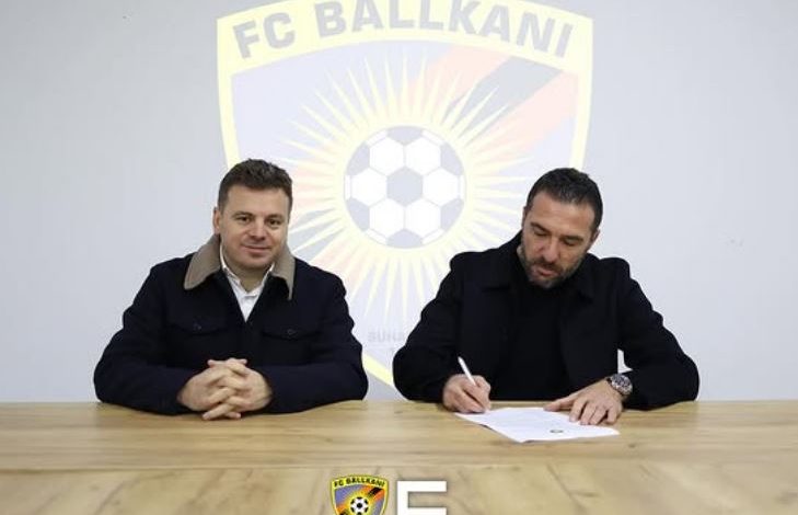 ZYRTARE/ Kishin mbetur pa trajner, Orges Shehi prezantohet te klubi i ri