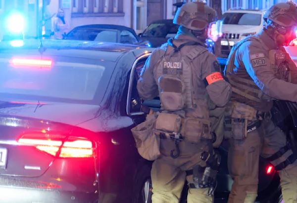 Dyshohet se po përgatisnin sulm terrorist, arrestohen tre të rinj në Gjermani 