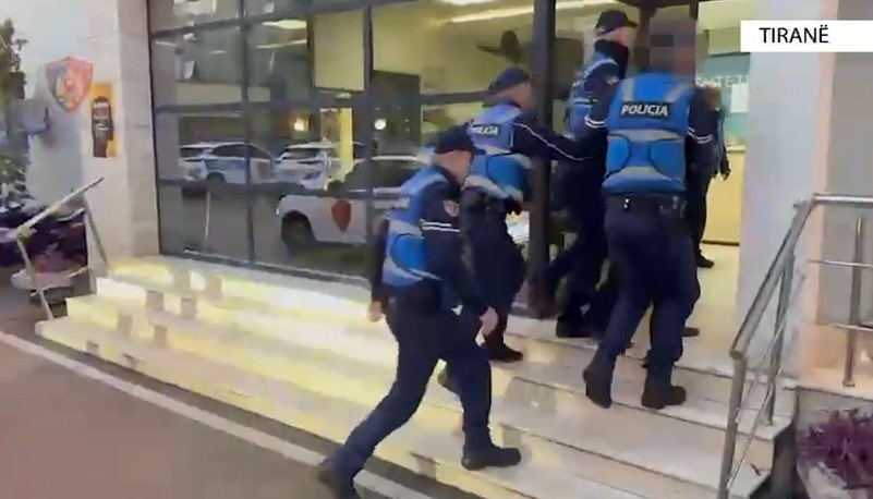 Dhunonte bashkëshorten dhe e kërcënoi se do e vriste, arrestohet 65-vjeçari! I gjendet municion luftarak në banesë