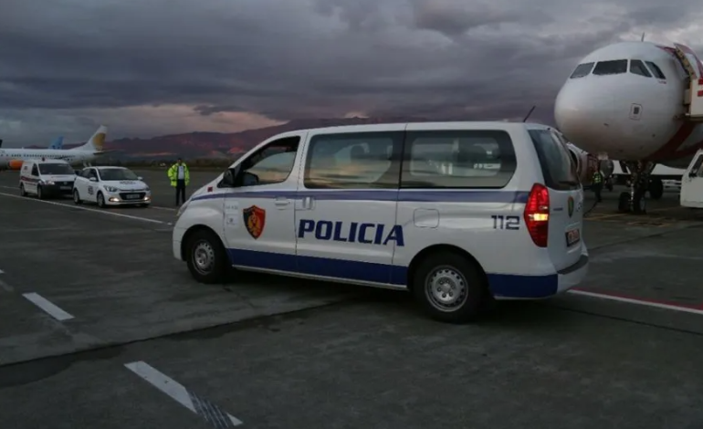 EMRI/ I dënuar me burg, ekstradohet nga Shqipëria drejt Turqisë shtetasi turk