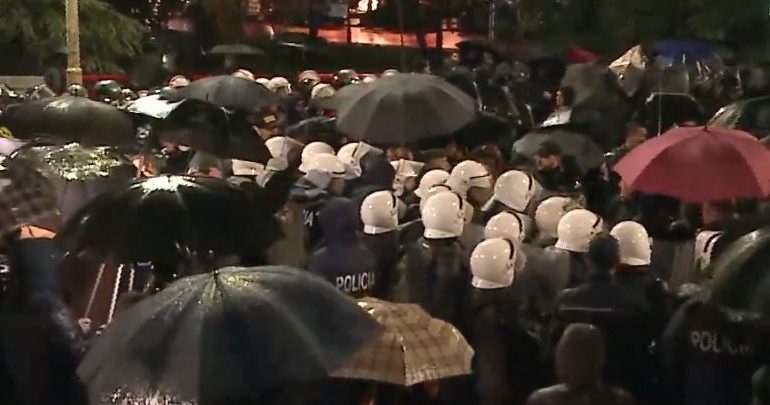 Mosbindja Civile e opozitës/ Grupi Parlamentar i PD kallëzon në SPAK ministrin e Brendshëm dhe drejtuesit e Policisë