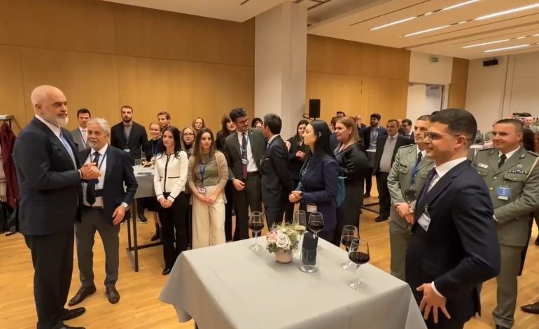 Kryeministri Rama takim me stafin ushtarak dhe civil të Shqipërisë në NATO: Keni shkëlqyer! Jeni bërë pjesë e aleancës pa asnjë kushëri, pa asnjë parti