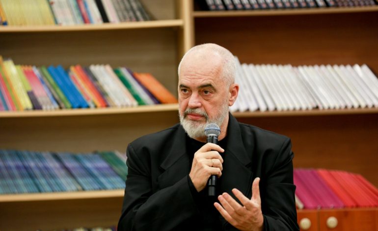 Kufizimi i TikTok, Rama takim me prindërit e mësuesit në Kamëz: Rrjetet sociale janë si drogat, kanë të njëjtin efekt varësie