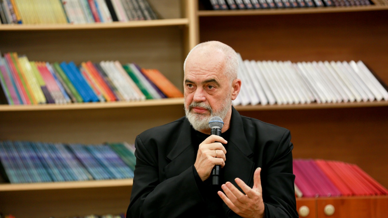 Kufizimi i TikTok, Rama takim me prindërit e mësuesit në Kamëz: Rrjetet sociale janë si drogat, kanë të njëjtin efekt varësie