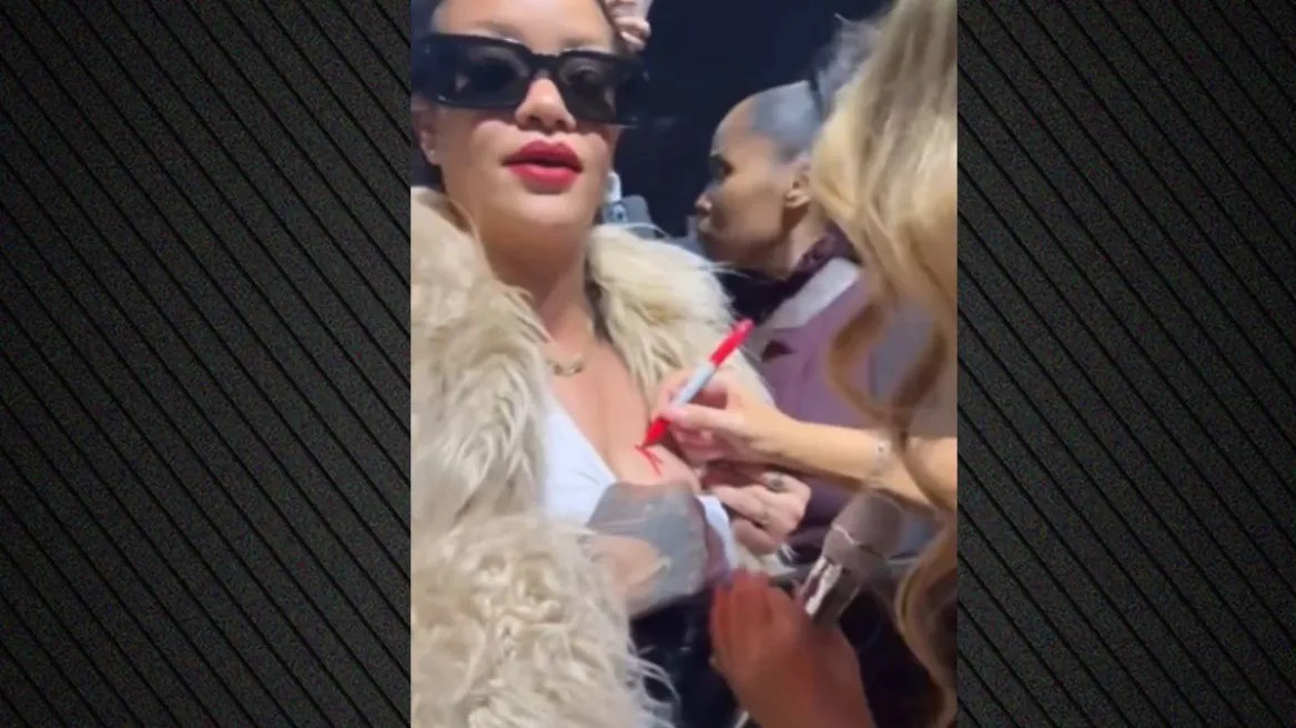 Mariah Carey nënshkruan autograf në gjoksin e Rihannës (Video)