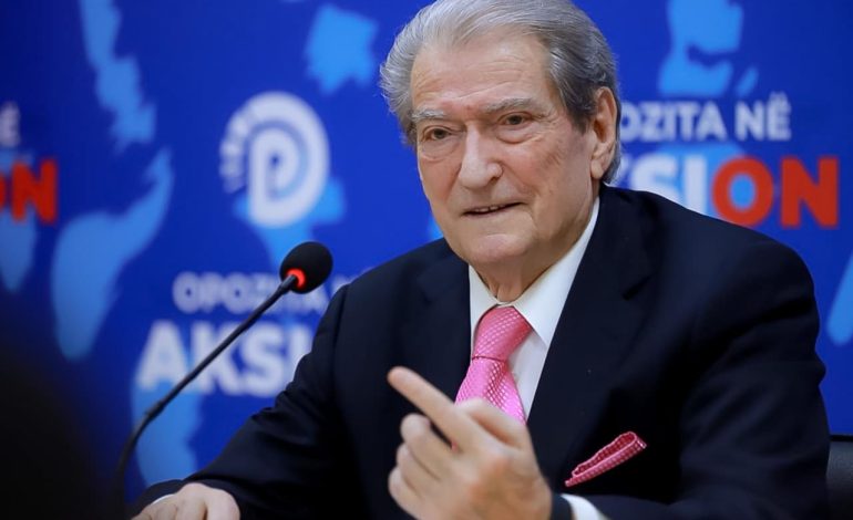 Pas sagës së vulës, Sali Berisha regjistrohet si kryetar i Partisë Demokratike në gjykatë!