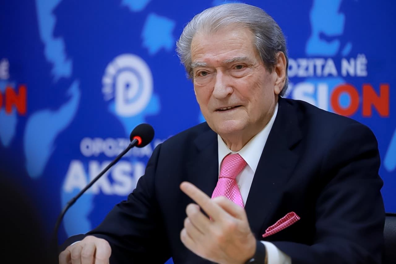 Pas sagës së vulës, Sali Berisha regjistrohet si kryetar i Partisë Demokratike në gjykatë!