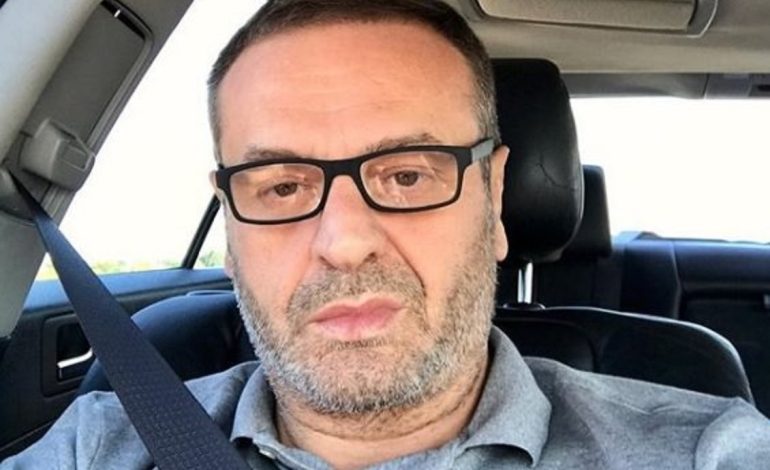 Sinan Vllasaliu flet me mall për të atin: Nënë e fortë që më formoi si njeri