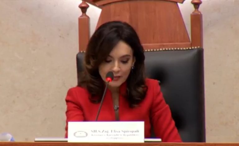 Fyerjet në Kuvend, Spiropali mbyll përfundimisht seancën: Janë tërhequr të gjitha pikat, shtyhen për mbledhjen tjetër