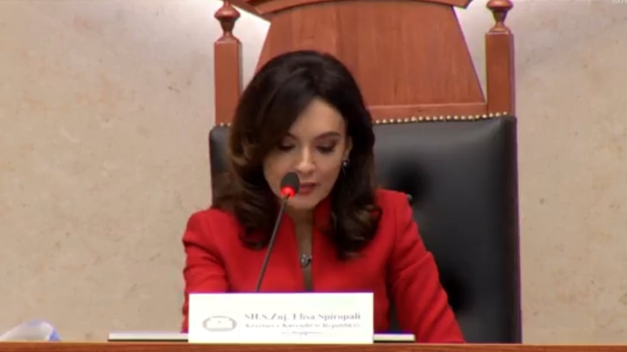 Fyerjet në Kuvend, Spiropali mbyll përfundimisht seancën: Janë tërhequr të gjitha pikat, shtyhen për mbledhjen tjetër