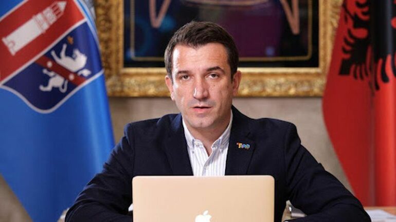 Agjentët e BKH-së kryejnë kontrolle në banesën e kryetarit të bashkisë së Tiranës, Erion Veliaj