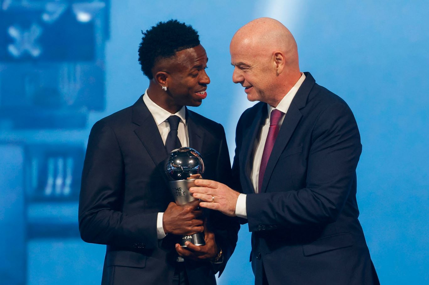 4 vota bënë diferencën, FIFA “shpërblen” Vinicius, braziliani fiton “The Best”, në listë edhe…Messi