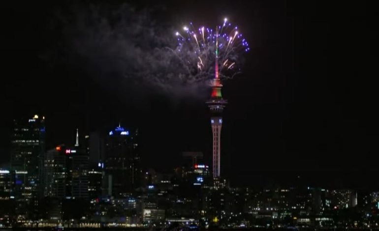 Troket” 2025 në Zelandën e Re, spektakël fishekzjarresh në Kullën ikonë “Sky
