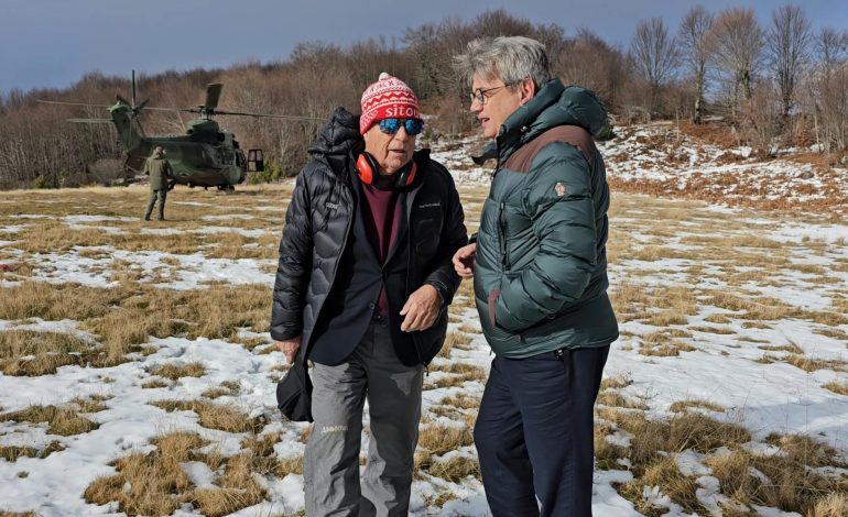 Helikopteri i Forcave Ajrore përdoret për ‘udhëtim turistik’ në Alpe