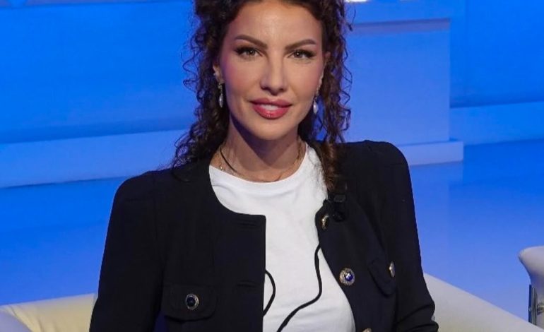 Ekskluzive: Isida Mollaymeri në pritje të ëmbël, nënë për herë të parë