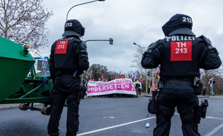 Mijëra njerëz protestojnë kundër konventës së partisë së ekstremit të djathtë në Gjermani