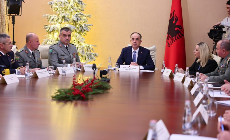 Begaj takim online me trupat shqiptare që janë me mision jashtë vendit: Jeni ambasadorët më të mirë, falë jush flamuri shqiptar valëvitet përkrah flamujve të tjerë të NATO-s