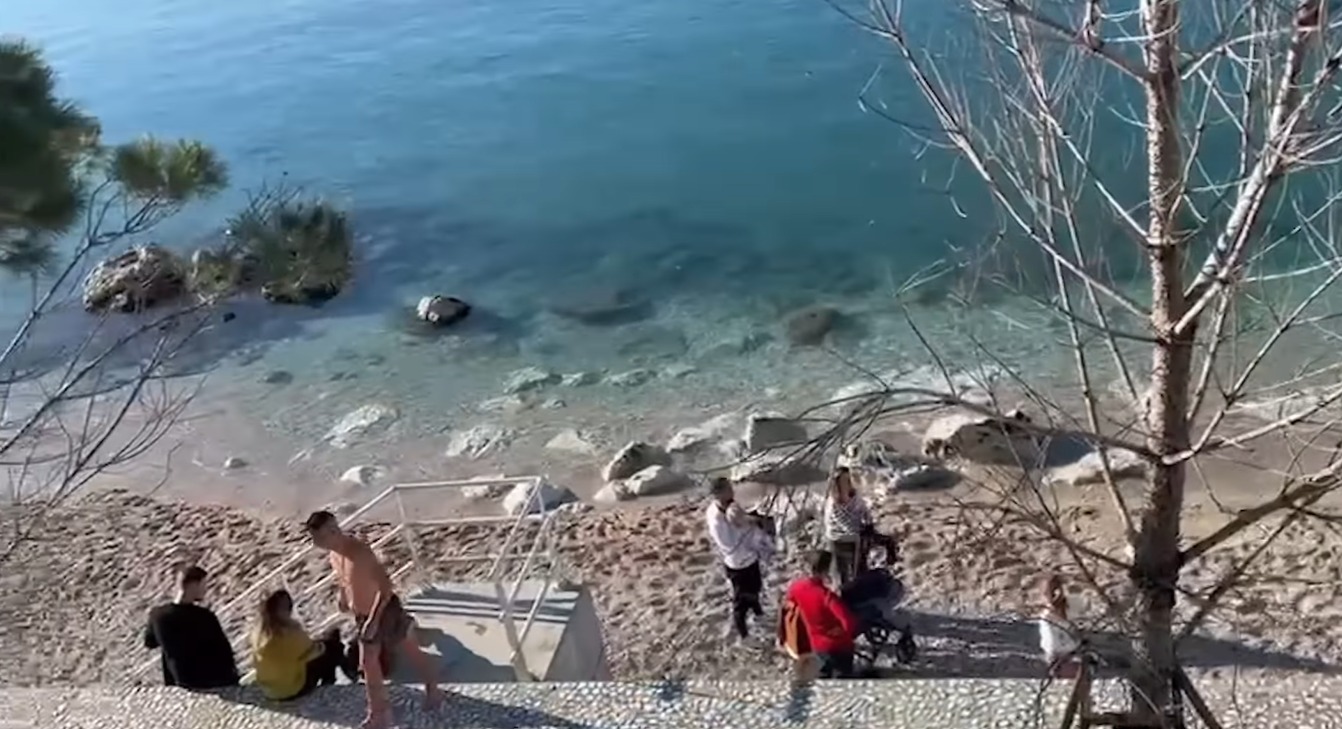 VIDEO/ Plazh në Vlorë këtë fillim viti, kryeministri Rama ndan pamjet nga qyteti bregdetar