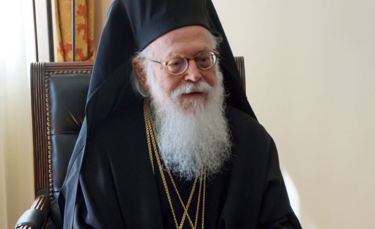 Përkeqësohet gjendja shëndetësore e Kryepeshkopit të Shqipërisë, Anastas Janullatos i nënshtrohet një operacioni urgjent