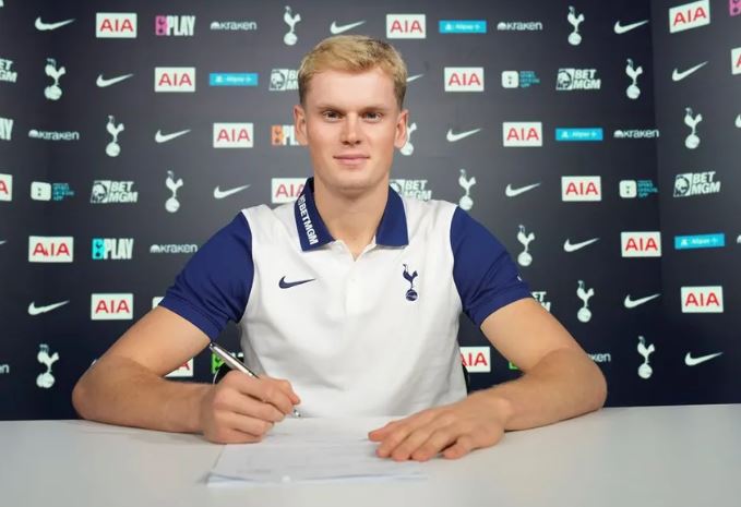 Tottenham zyrtarizon portierin, i kushton arkave të klubit 15 milionë euro