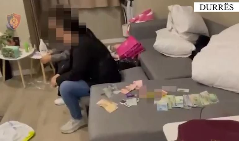 Ushtronin prostitucion në një ambient të marrë me qira, shpallen në kërkim dy tutoret në Durrës
