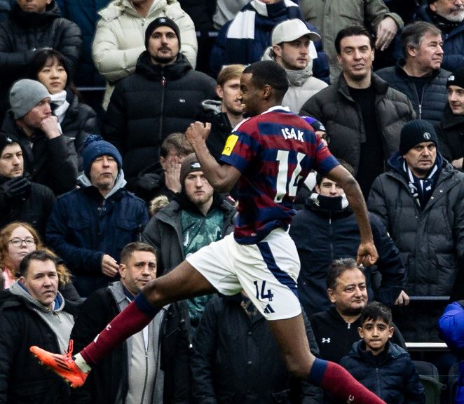 Newcastle triumfon ndaj Tottenham, pikë të arta në Premier League (VIDEO)