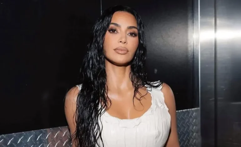 Shpërdoroi ujin në vend që të ndihmonte për zjarret në LA, gjobitet Kim Kardashian