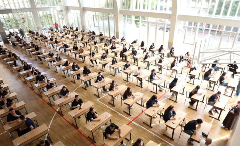 Ministria e Arsimit shpall datat: Ja kur do të mbahen provimet e Maturës Shtetërore 2025