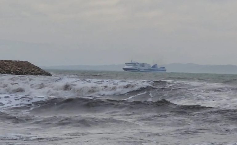 Moti i keq në vend, anulohen lundrimet nga Durrësi në Bari dhe anasjelltas