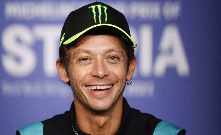 FOTO/ Valentino Rosi bëhet baba për herë të dytë, ish-kampioni i MotoGP-së zbulon gjininë e bebes