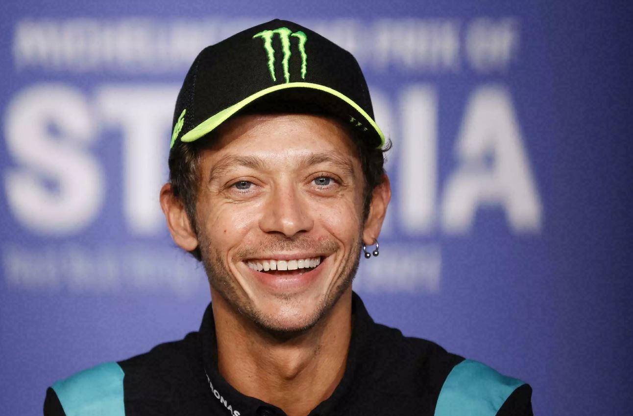 FOTO/ Valentino Rosi bëhet baba për herë të dytë, ish-kampioni i MotoGP-së zbulon gjininë e bebes