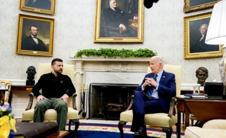 Biden bisedon me Zelenskyn, thekson nevojën për të mbështetur Ukrainën/ Presidenti i SHBA: Lufta e Putinit fatkeqësi për Moskën!