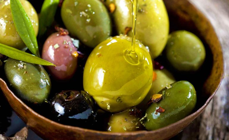 Lëngu i Ullirit – Zbuloni pse Duhet ta Pini dhe si ta Përgatisni