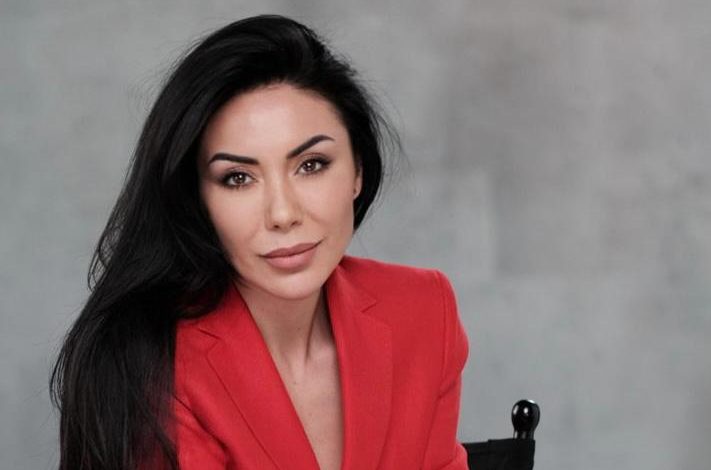 Vetullat dhe buzët tattoo, ekspertja Eneida Bega vjen në Tiranë më 9 shkurt