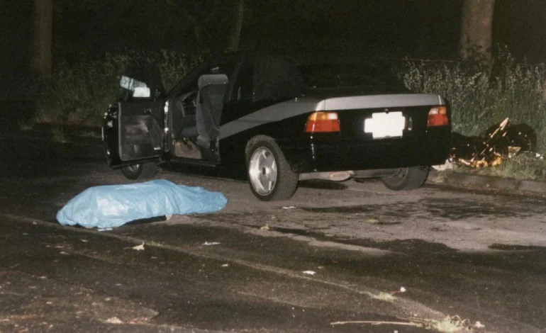 “Njëri prej tyre kishte krijuar marrëdhënie me gruan e bosit të bandës”/ Rihapet dosja e vrasjes së dy shqiptarëve në 1999, ata u joshën me një telefonatë drejt vendngjarjes dhe…