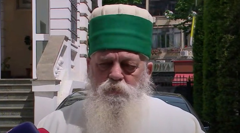 “U prehtë në paqe”/ Baba Mondi kujton takimet me Papa Franceskun: Ati i Shenjtë vlerësonte bashkëjetesën fetare. Do të jemi pjesë e ceremonisë mortore në Vatikan